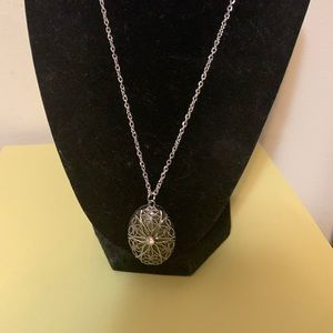 New necklace and earrings set